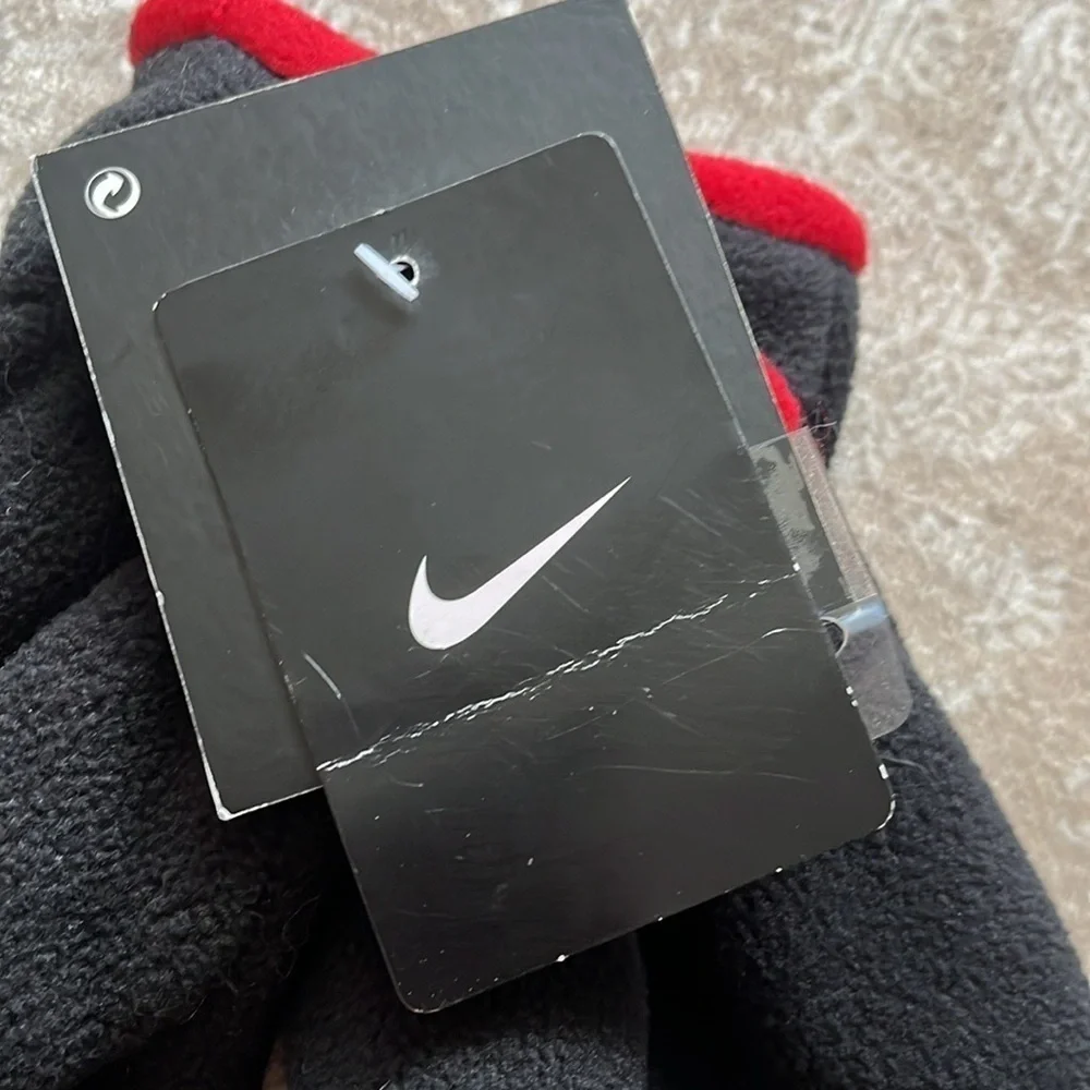 Brand New Nike Boys Black & Red Fleece Winter Gloves Sporty Embroidered Swoosh